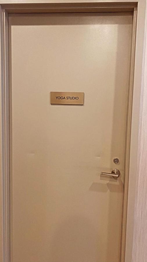 Apartment In The Heart Of Downtown Toronto
