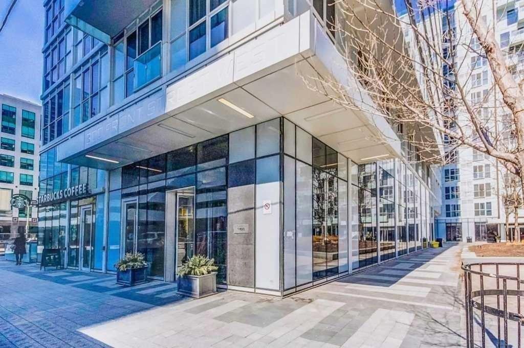 Apartment Front Street Suites Toronto