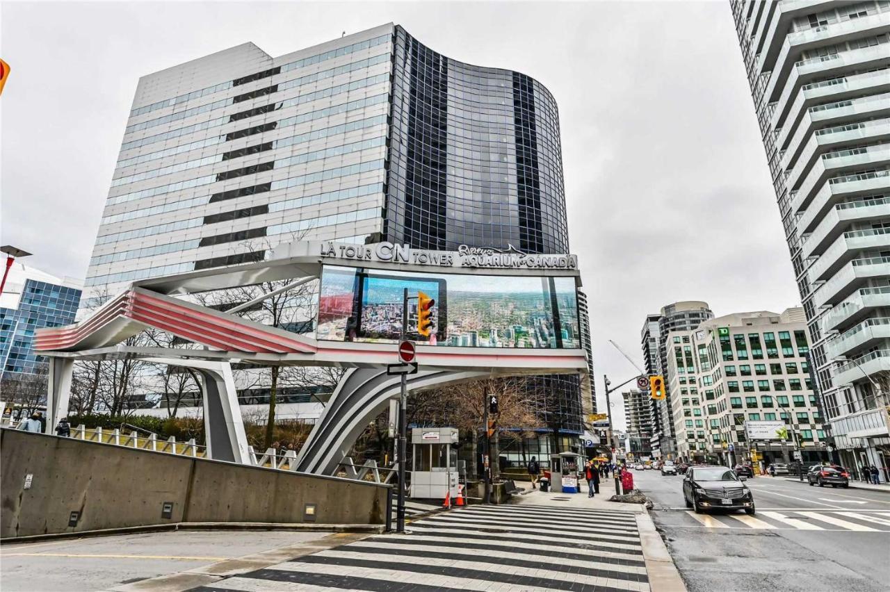 Apartment Front Street Suites Toronto