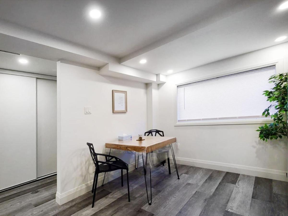 Renovated Guest Near The & High Park In Toronto!