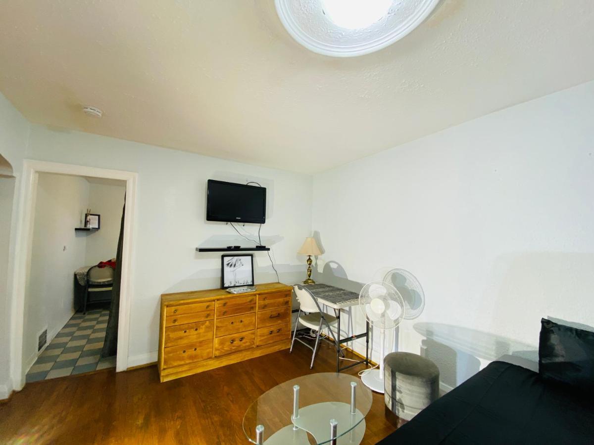 Villa Bungalow 3 Bedrooms Space Share Canada Toronto