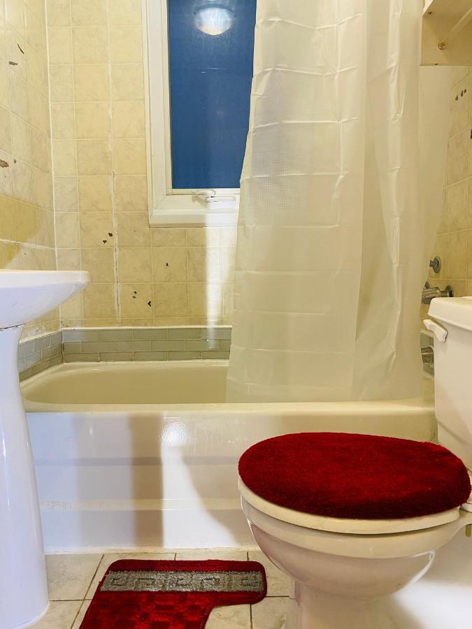 Villa Bungalow 3 Bedrooms Space Share Canada Toronto