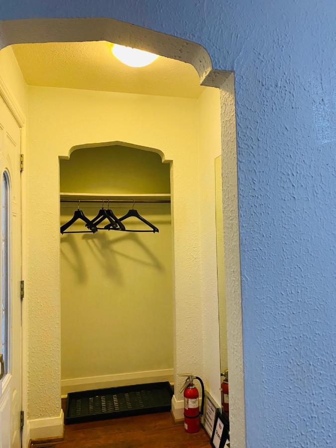 Bungalow 3 Bedrooms Space Share Canada Villa Toronto