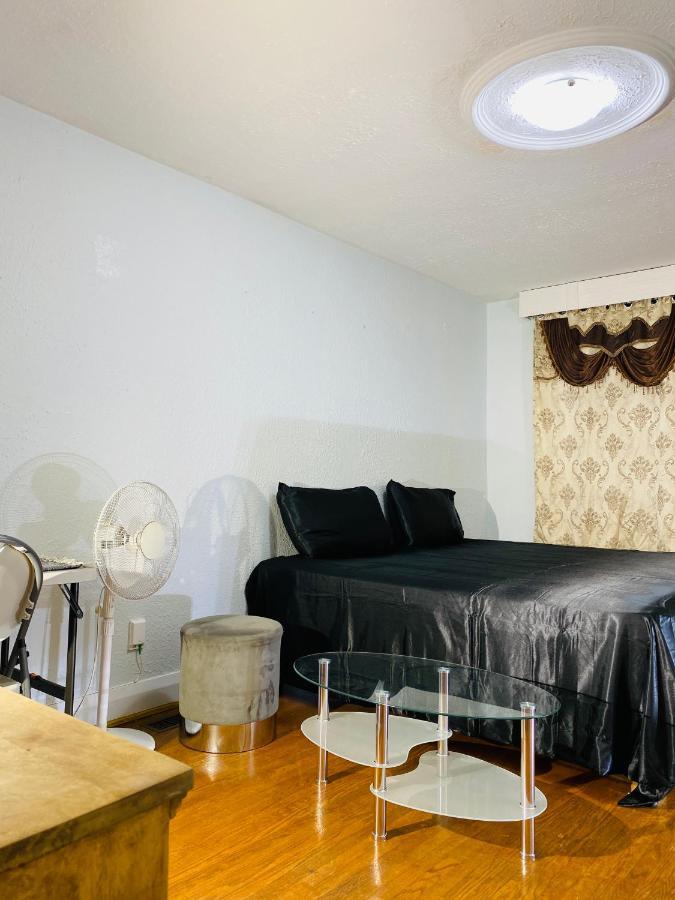 Bungalow 3 Bedrooms Space Share Canada Toronto