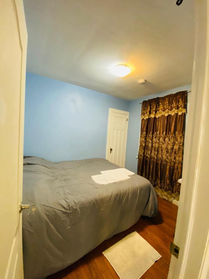 Bungalow 3 Bedrooms Space Share Canada Toronto