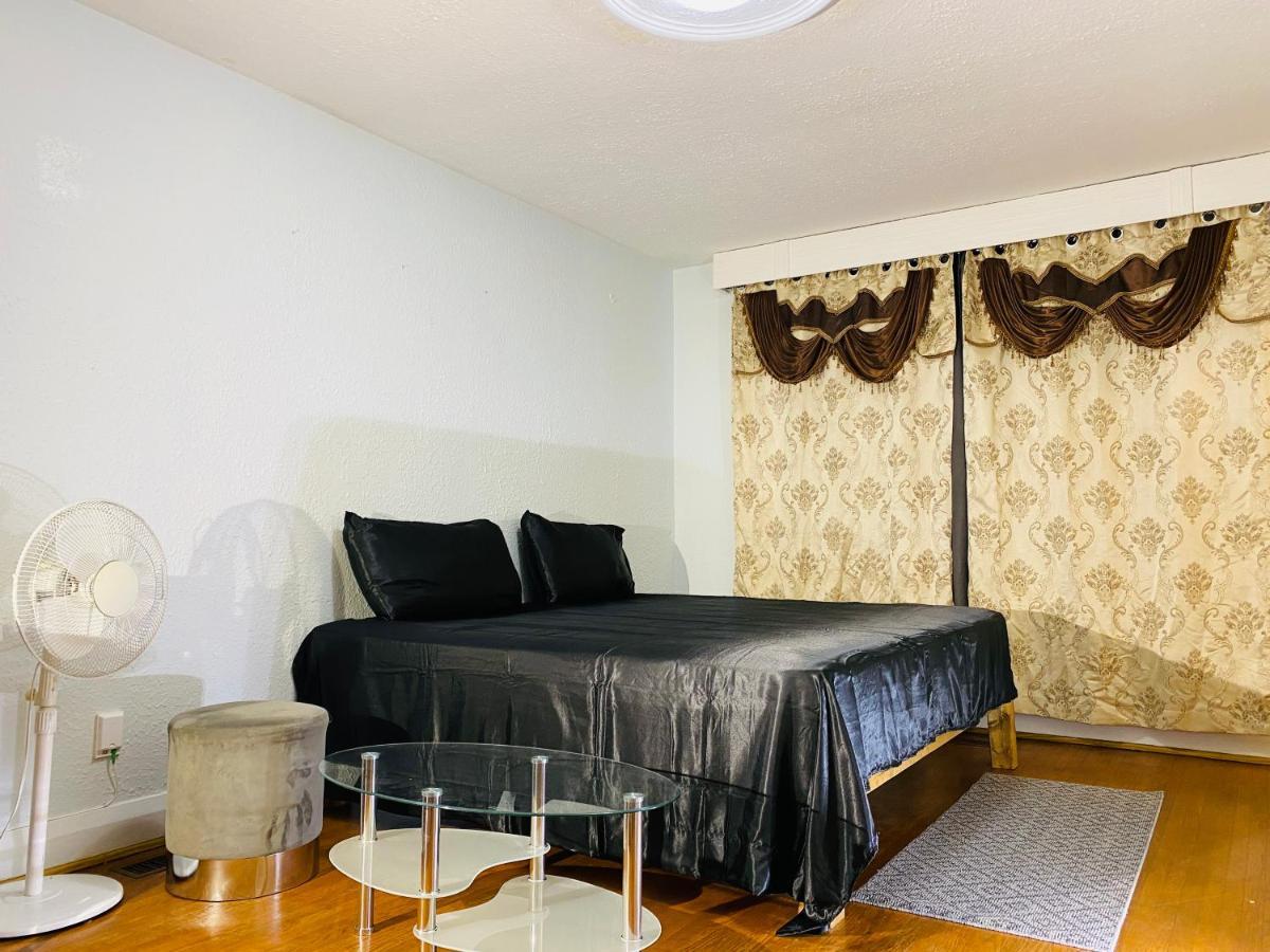 Bungalow 3 Bedrooms Space Share Canada Villa Toronto