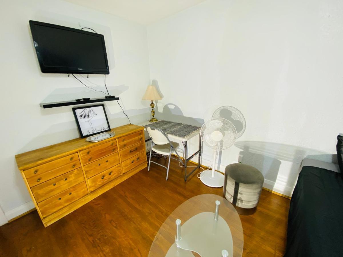 Bungalow 3 Bedrooms Space Share Canada Villa Toronto