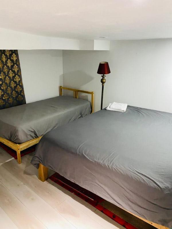 Bungalow 3 Bedrooms Space Share Canada * Toronto