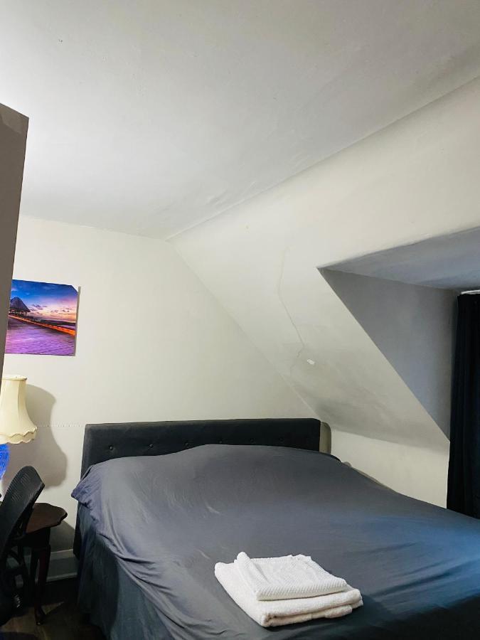 Lovely Iii 3 Bedrooms Space Share East York A Toronto