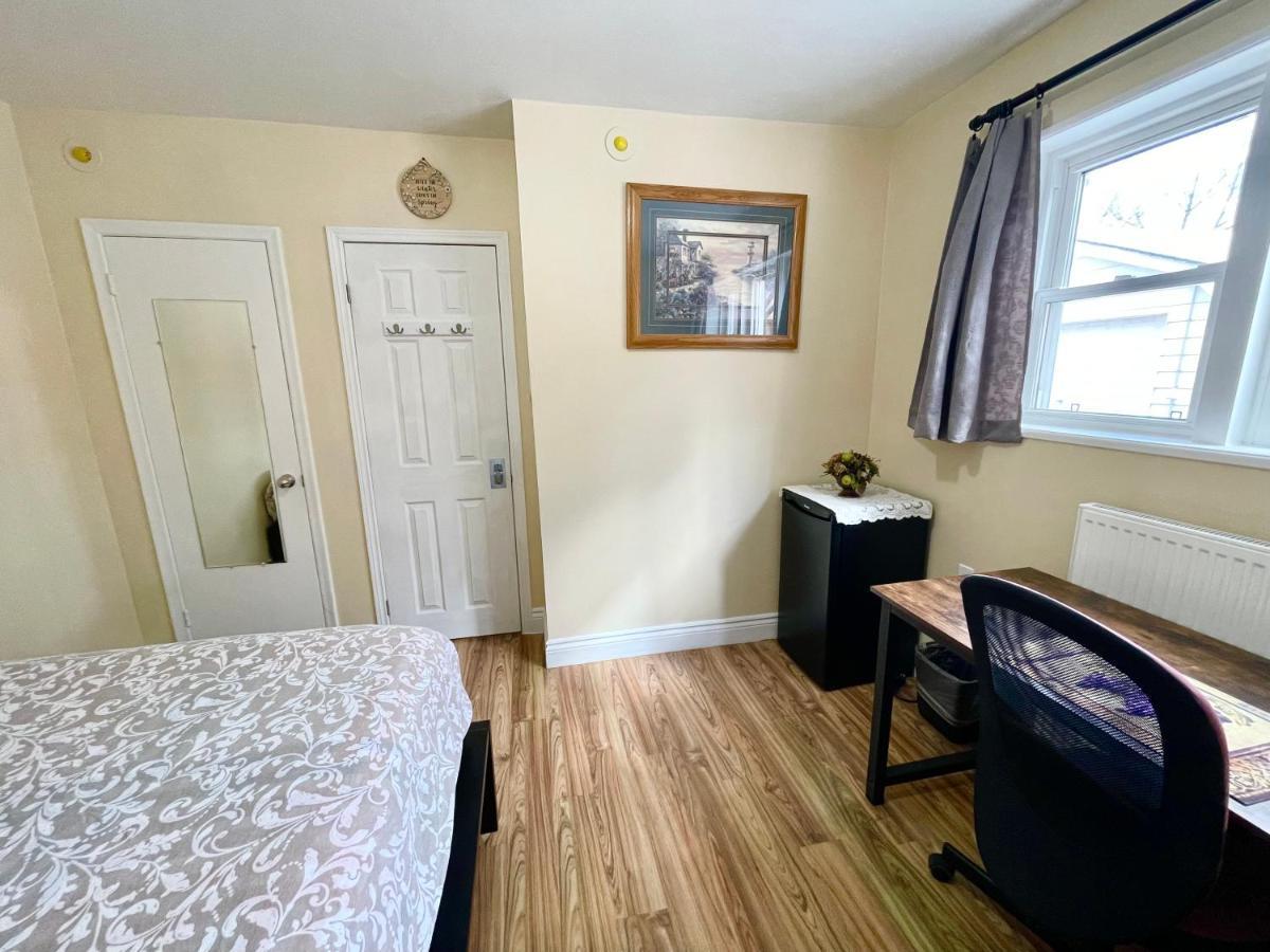 Perfect Home-private Washrooms,free Parking,high Speed Net Homestay