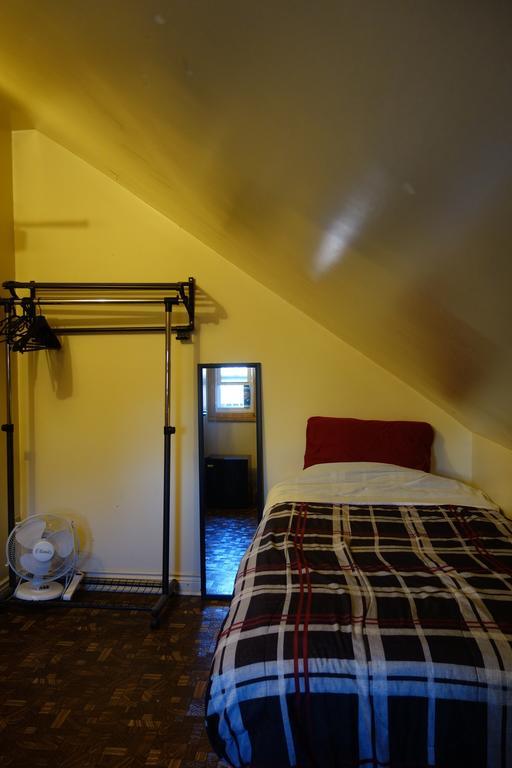 Spadina 11 Guest house