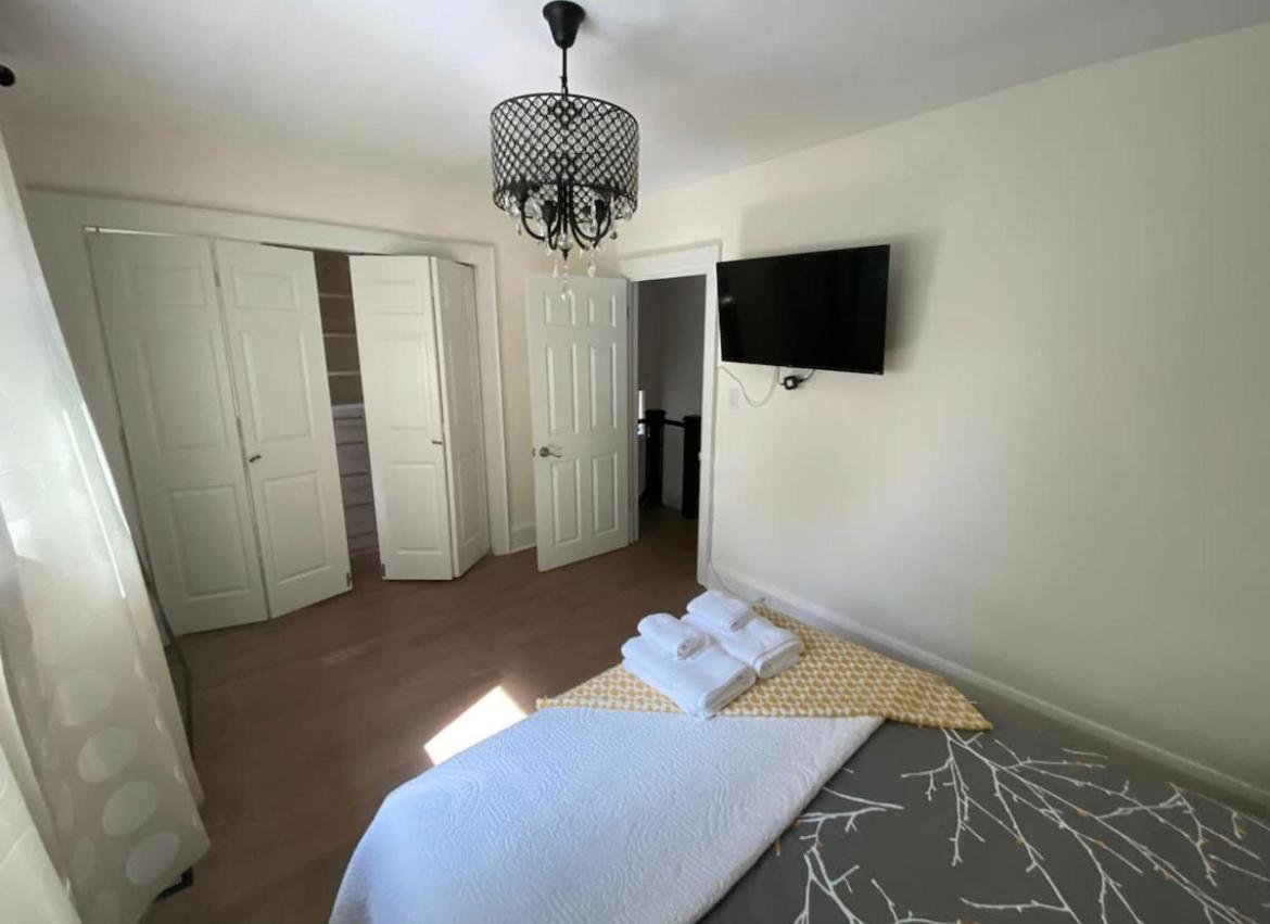 Luxury Modern House With Ev Charger Apartment