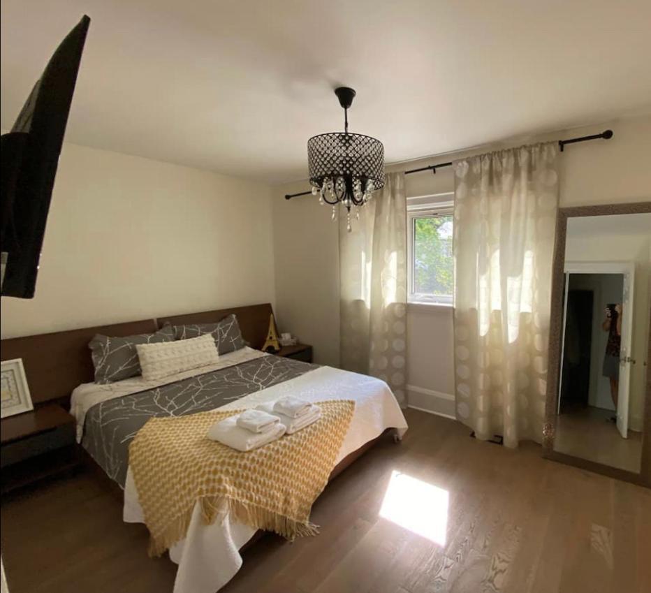 Luxury Modern House With Ev Charger Apartment