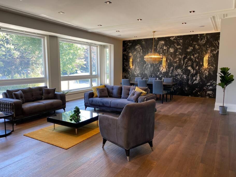 Luxury 6 Bedrooms With Spacious Indoor Villa