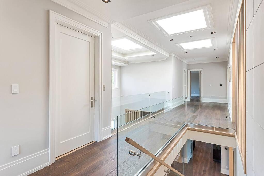 Luxury 6 Bedrooms With Spacious Indoor * Toronto