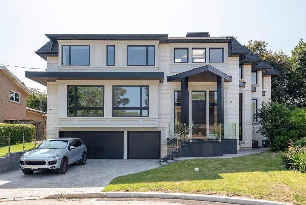 Luxury 6 Bedrooms With Spacious Indoor * Toronto