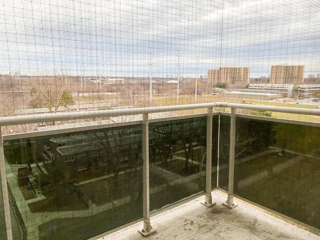 Apartment Bright Close To With Free Parking *