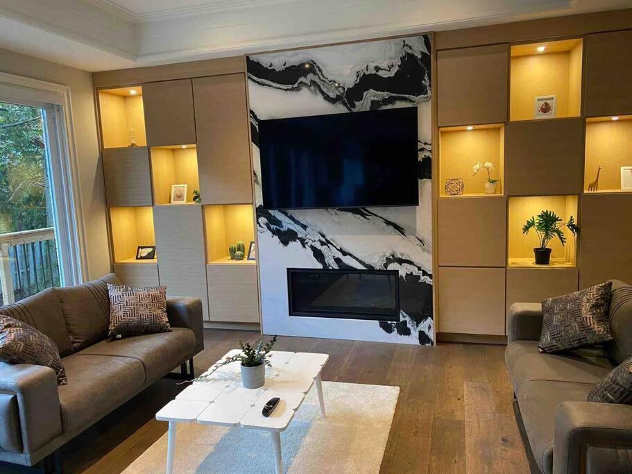 Luxury 6 Bedrooms With Spacious Indoor Villa *