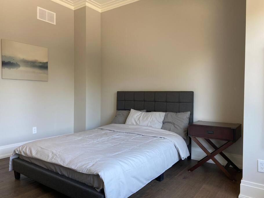 Luxury 6 Bedrooms With Spacious Indoor Villa *