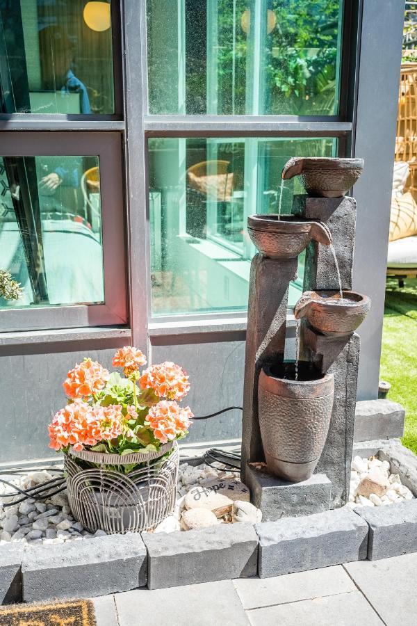 Apartment Luxury With Private Patio In Downtown *