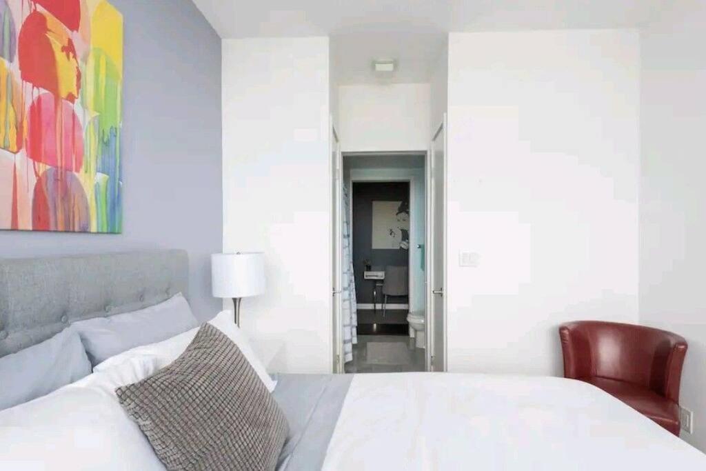 Apartment Modern One Room, Cn Tower View, Free Parking *