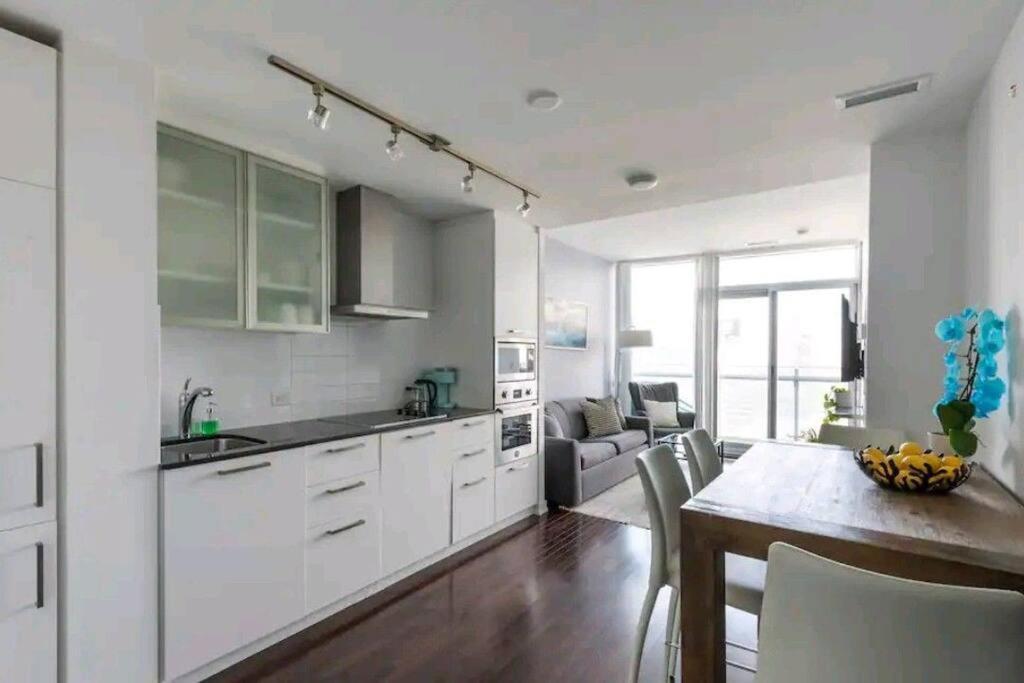 Apartment Modern One Room, Cn Tower View, Free Parking