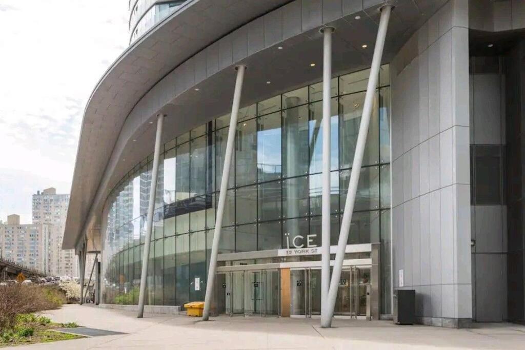 Modern One Room, Cn Tower View, Free Parking Apartment