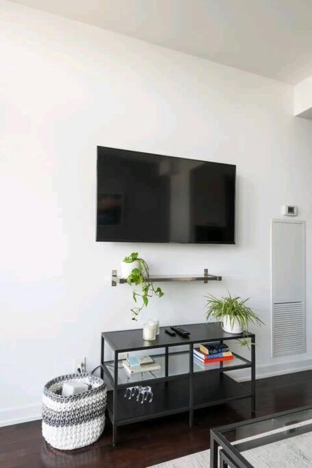 Modern One Room, Cn Tower View, Free Parking Toronto