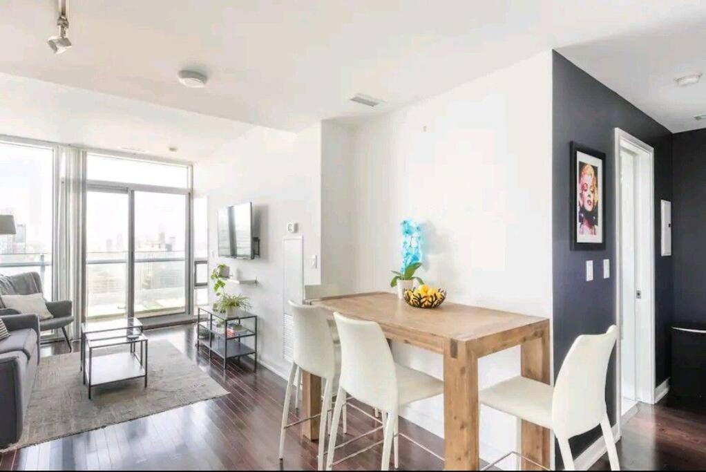 Modern One Room, Cn Tower View, Free Parking