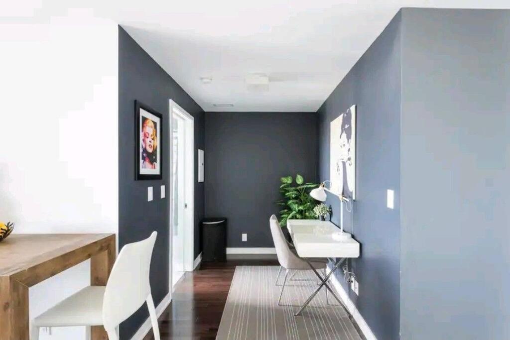 Modern One Room, Cn Tower View, Free Parking * Toronto