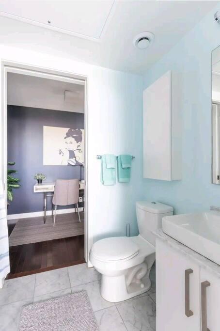 Modern One Room, Cn Tower View, Free Parking *