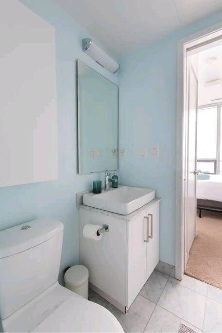 Apartment Modern One Room, Cn Tower View, Free Parking Toronto