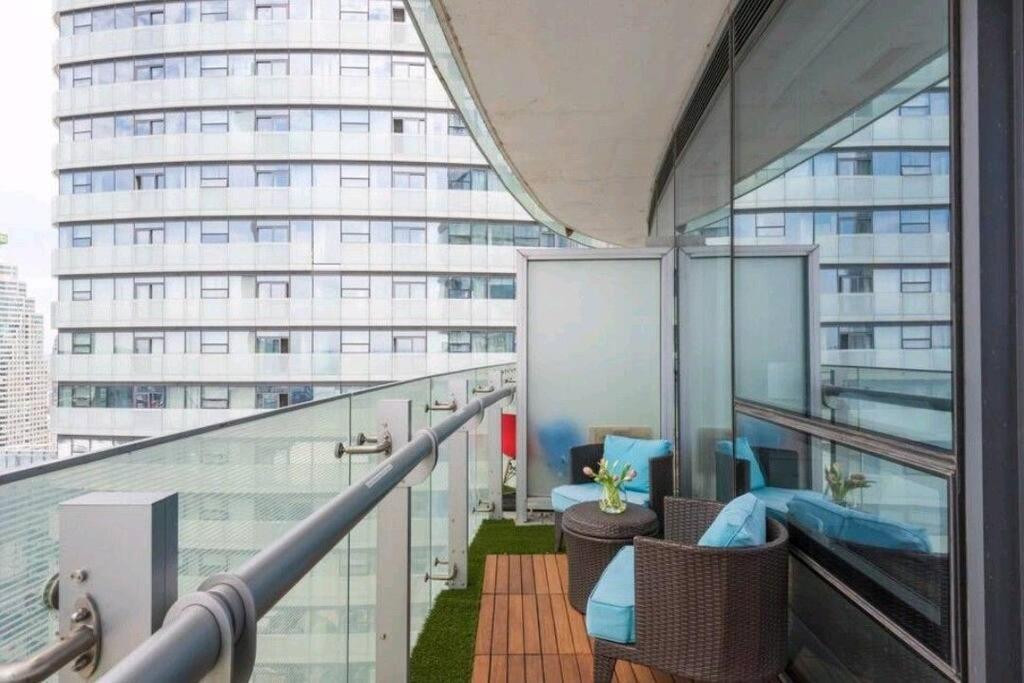 Apartment Modern One Room, Cn Tower View, Free Parking Toronto