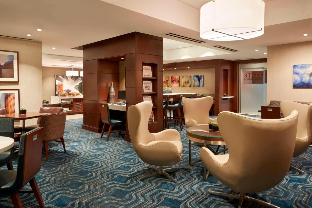 Marriott Downtown At Cf Eaton Centre Hotel