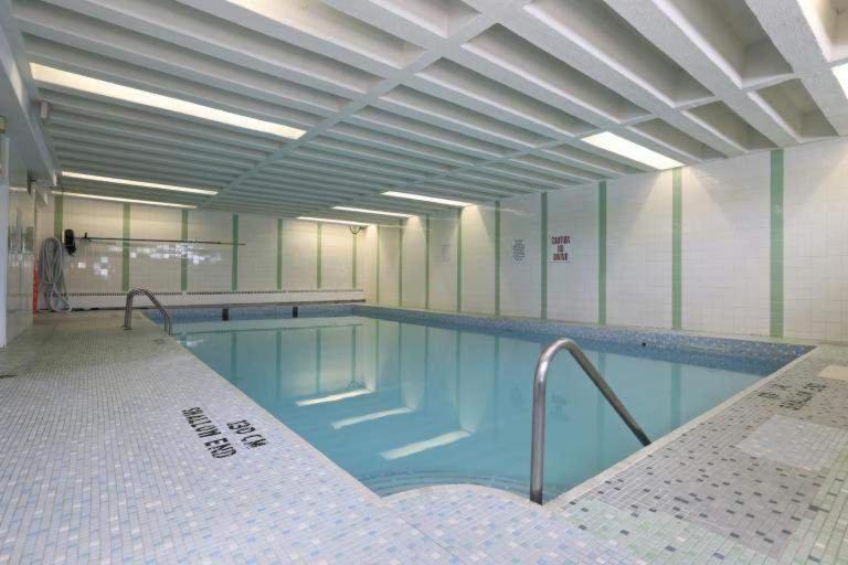 Bright Close To With Free Parking *