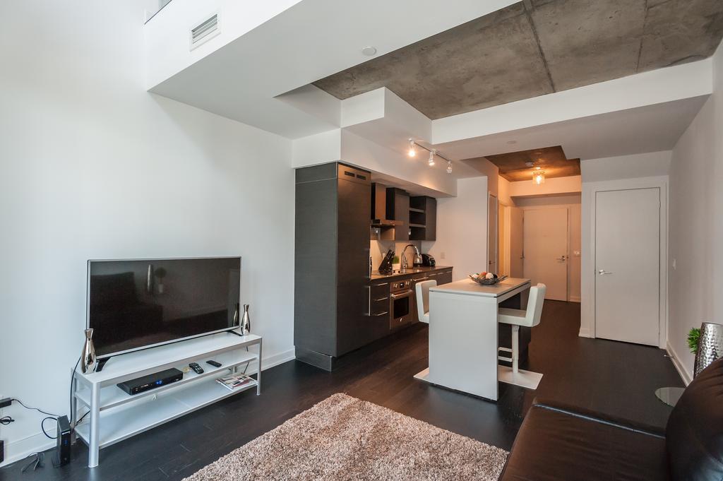 Lifesuites King West Loft