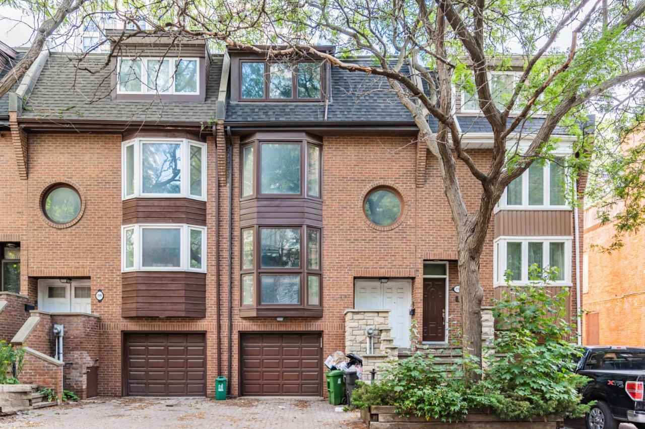 Beautiful In Downtown Core Close To Subway Station! Apartment