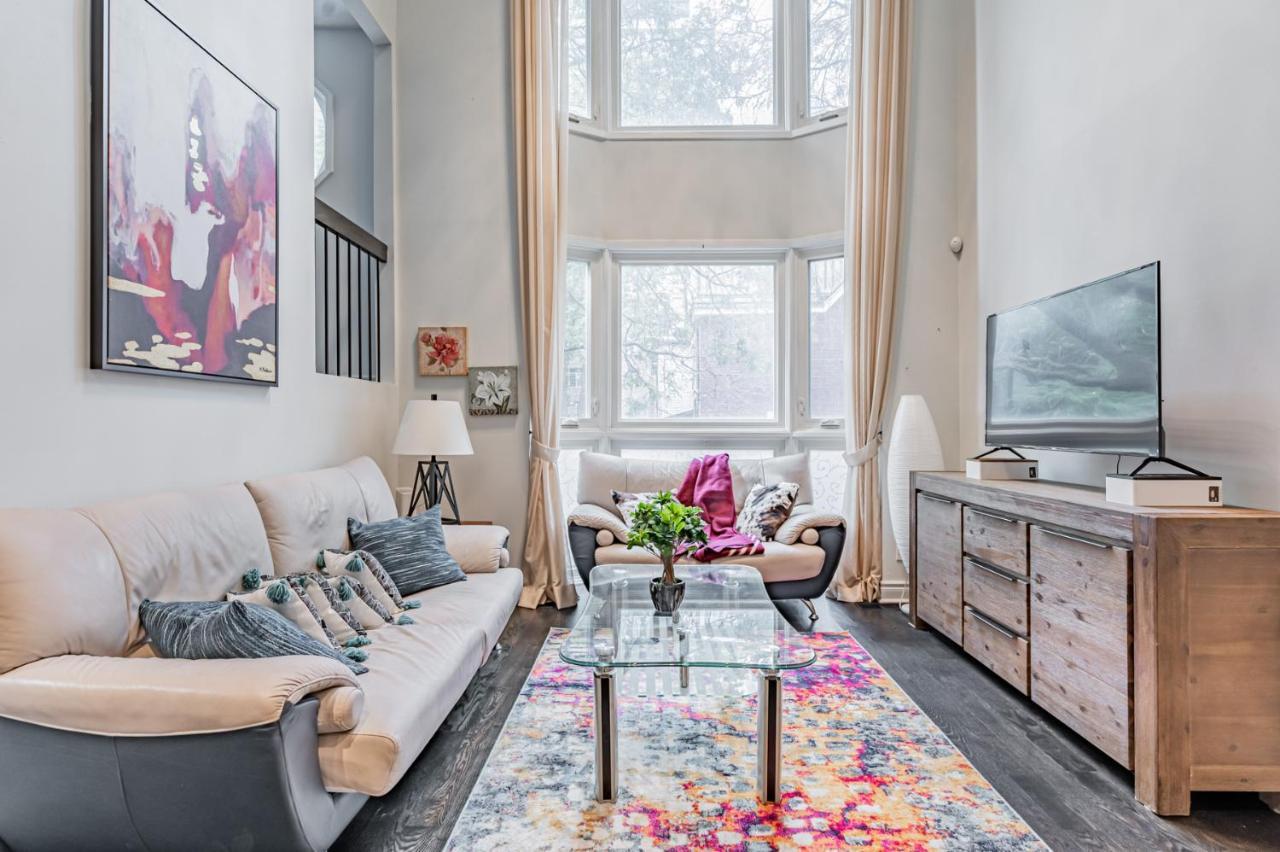Beautiful In Downtown Core Close To Subway Station! Apartment