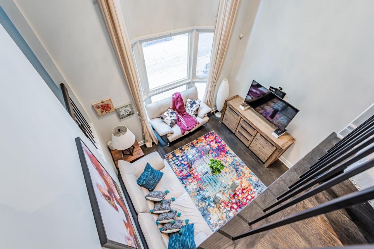 Beautiful In Downtown Core Close To Subway Station! Toronto