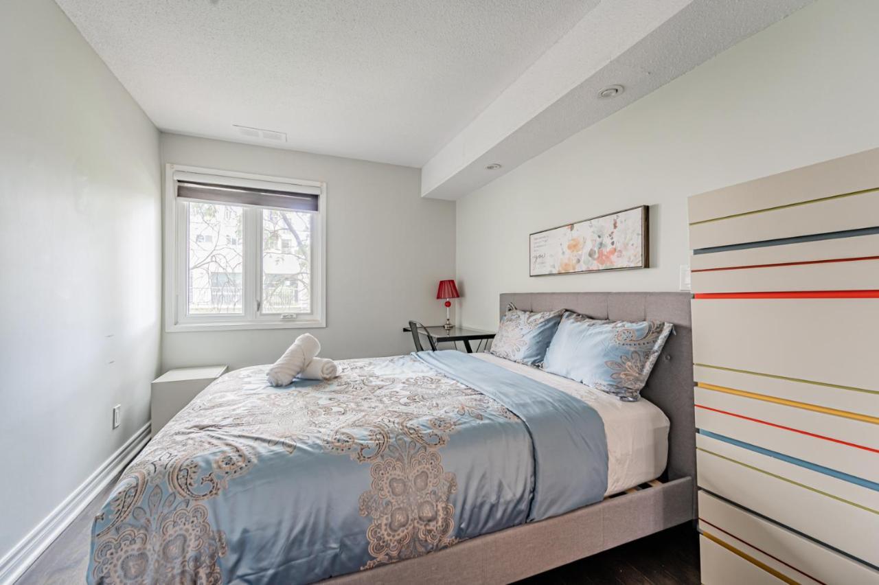 Beautiful In Downtown Core Close To Subway Station! Toronto