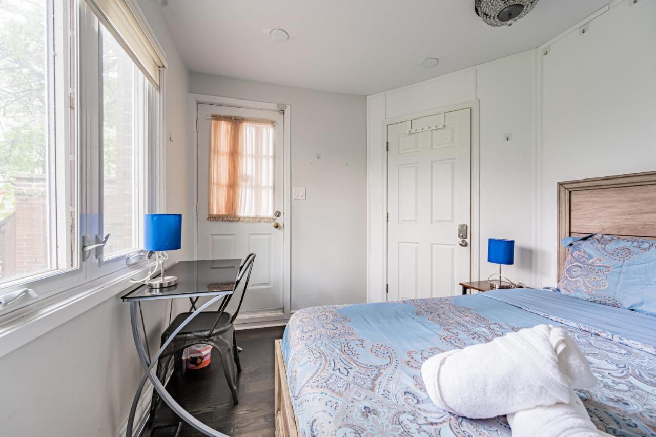 Apartment Beautiful In Downtown Core Close To Subway Station! Toronto