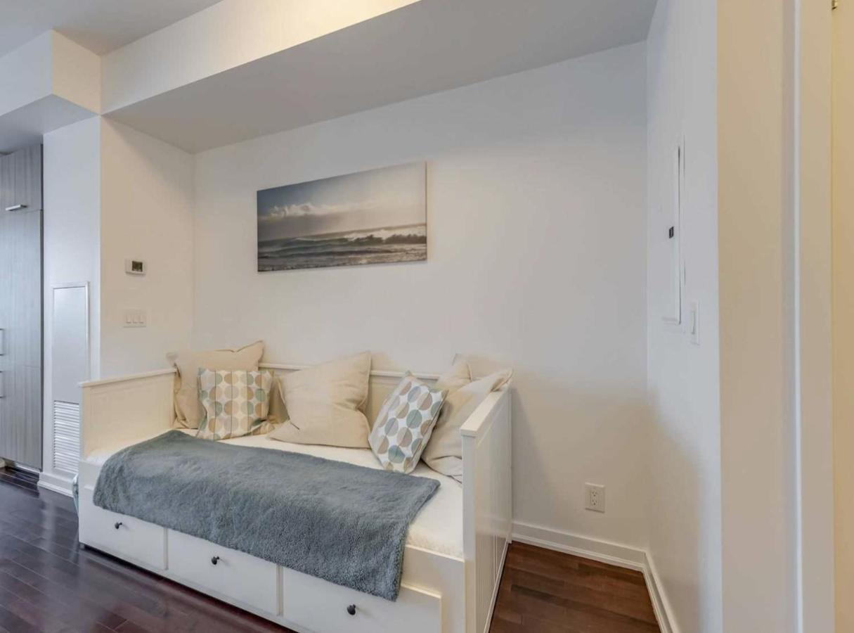 Apartment Downtown Close To Cn Tower!! *