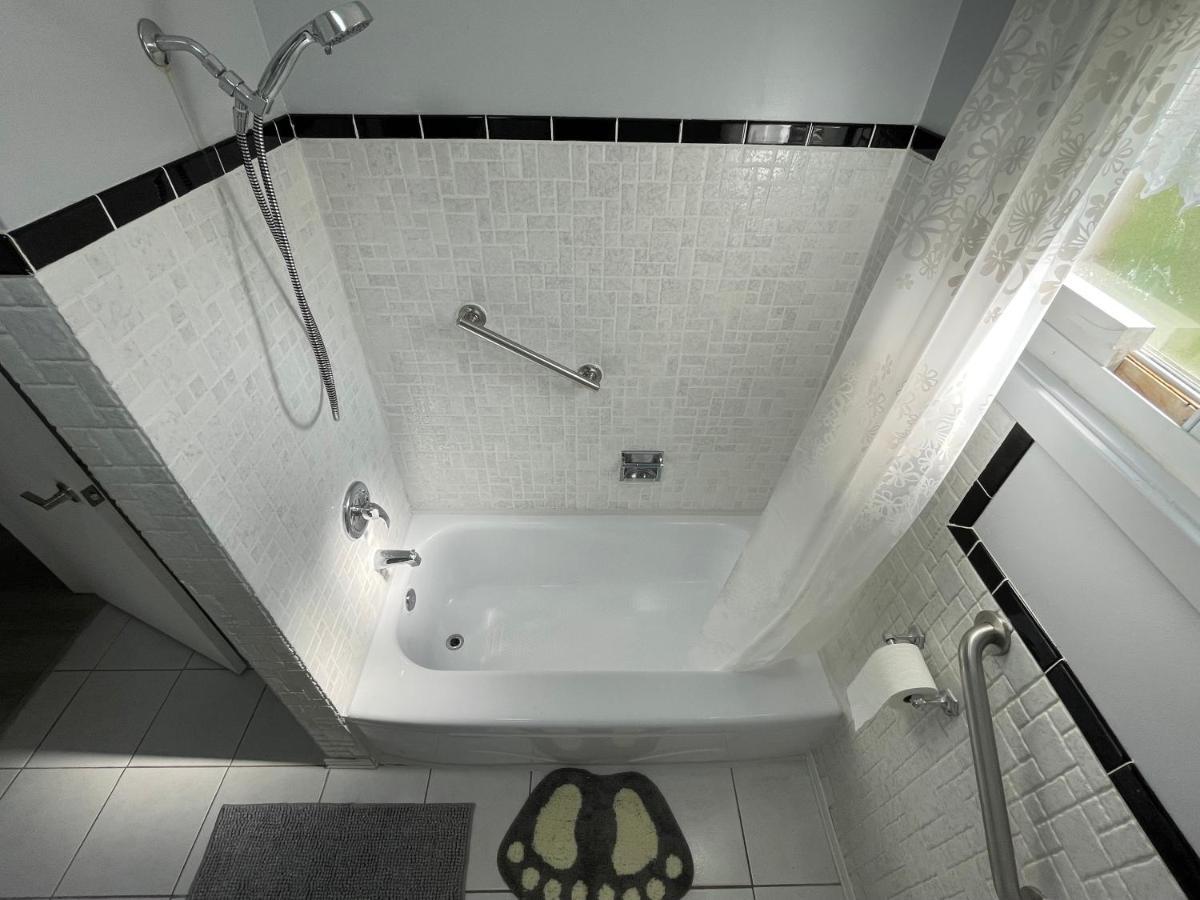 Luxurious Cozy House In Bluffs With Lake View Holiday home *