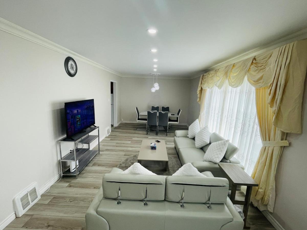 Holiday home Luxurious Cozy House In Bluffs With Lake View Toronto