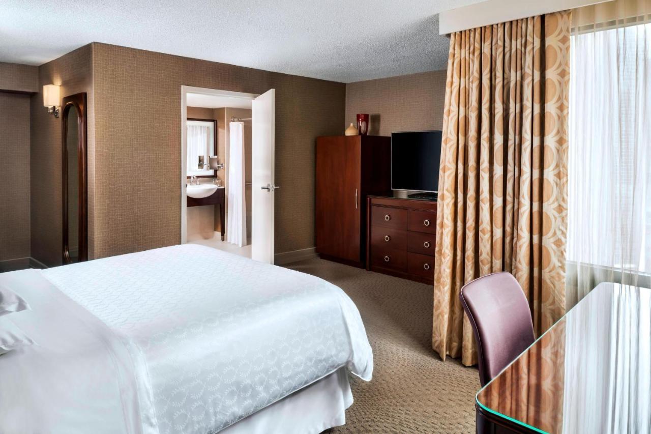 Sheraton Centre Hotel 4*