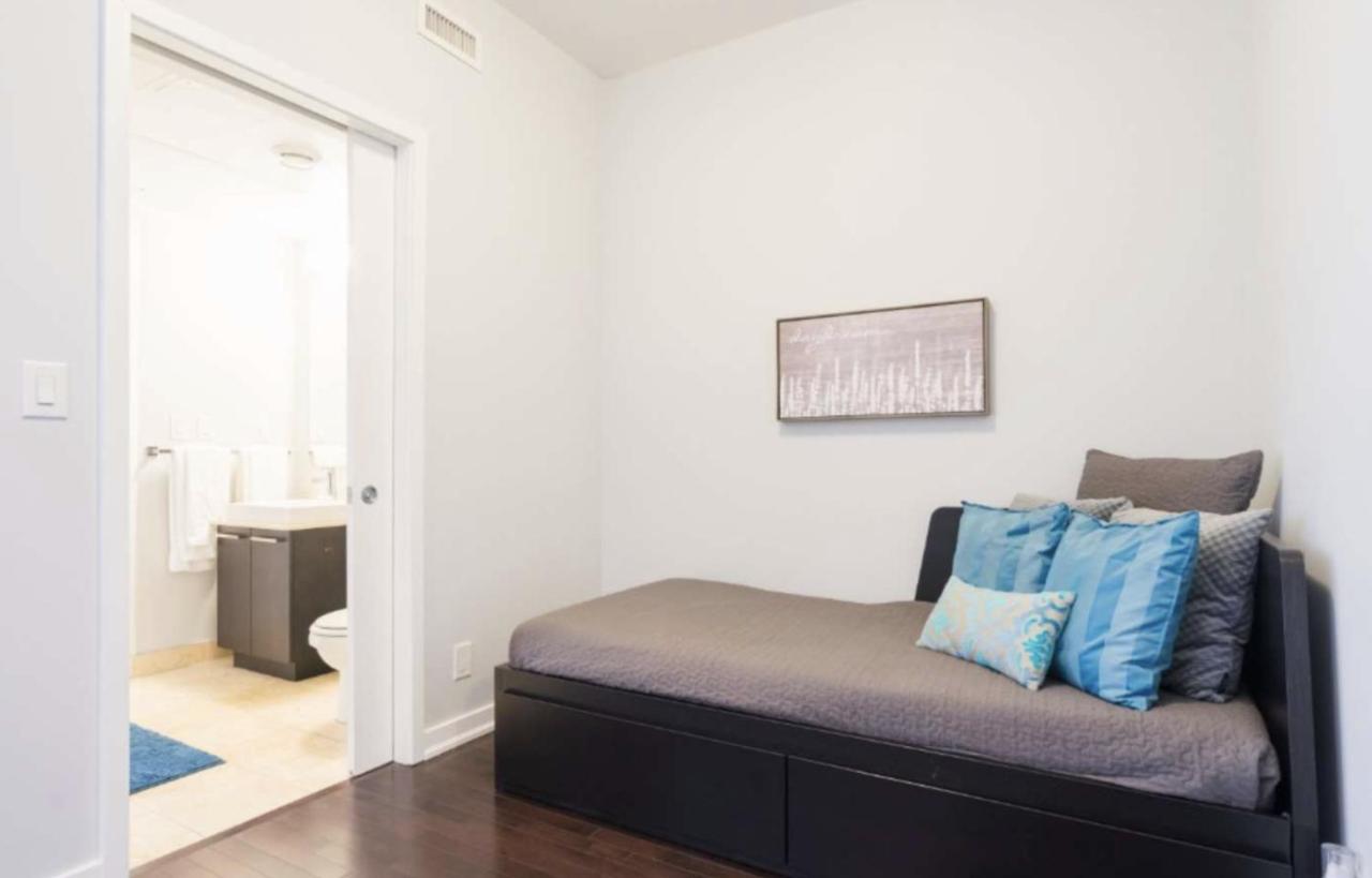 Apartment Downtown Close To Cn Tower!! *