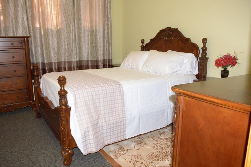 Bed & Breakfast Smile Back B&B Toronto