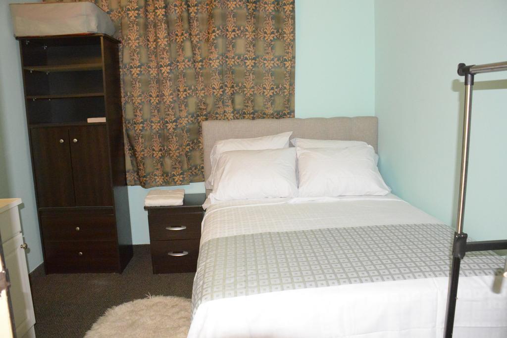 Bed & Breakfast Smile Back B&B Toronto