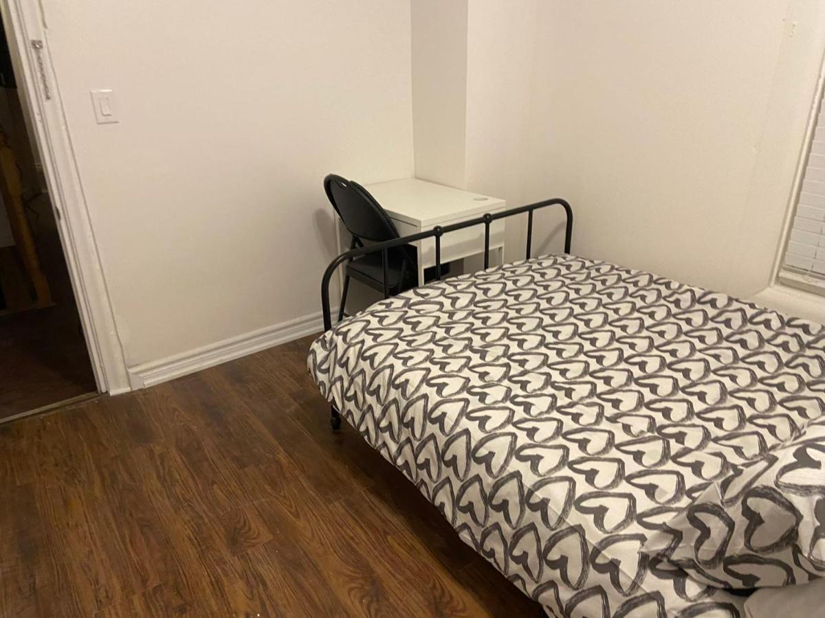 Budget Quad With En Bathroom 36b * Toronto