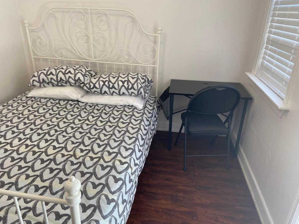 Budget Quad With En Bathroom 36b * Toronto